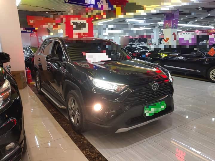 Фото 4 - Toyota RAV4