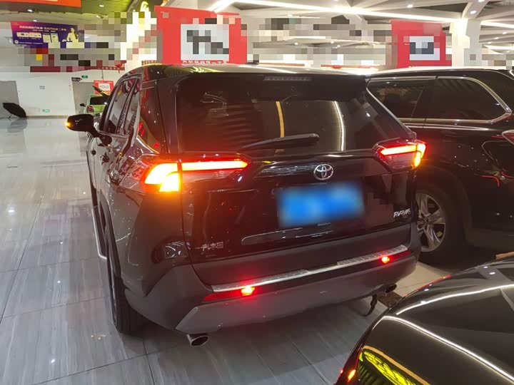 Фото 6 - Toyota RAV4