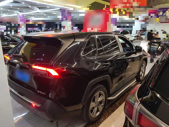 Фото 7 - Toyota RAV4