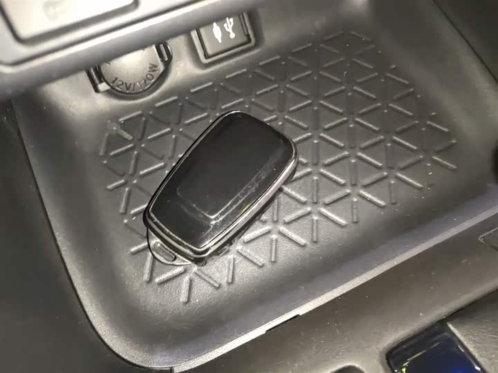 Фото 9 - Toyota RAV4