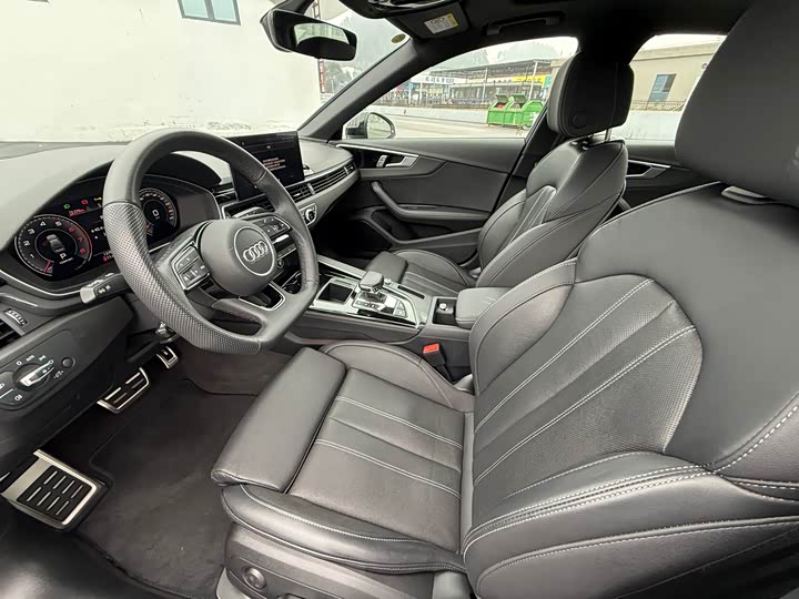 Фото 4 - Audi A4L