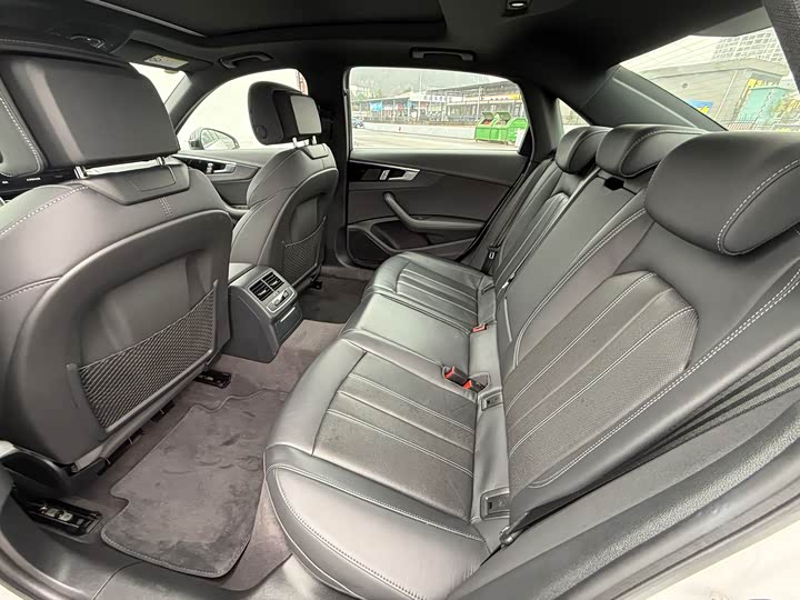 Фото 6 - Audi A4L