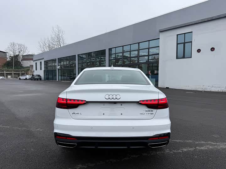 Фото 8 - Audi A4L