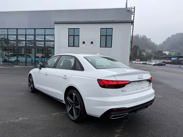 Фото 9 - Audi A4L