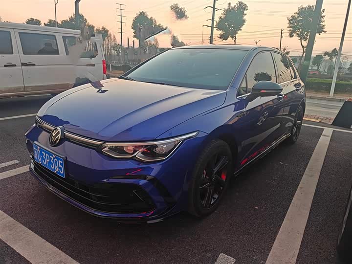 Фото 1 - Volkswagen Golf