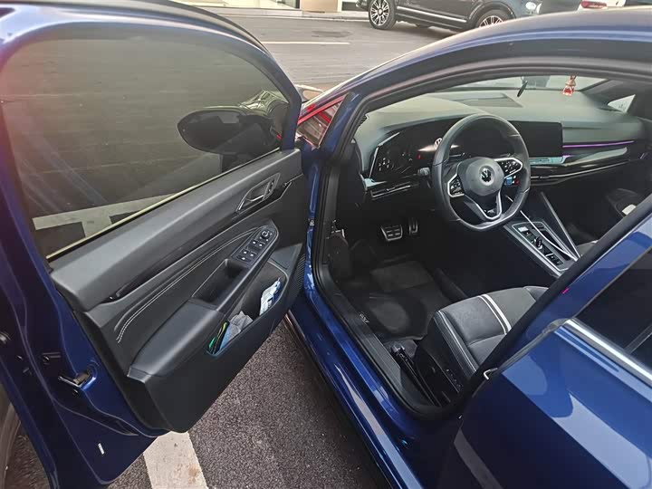 Фото 2 - Volkswagen Golf