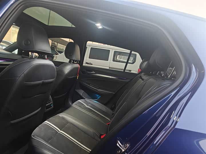 Фото 5 - Volkswagen Golf