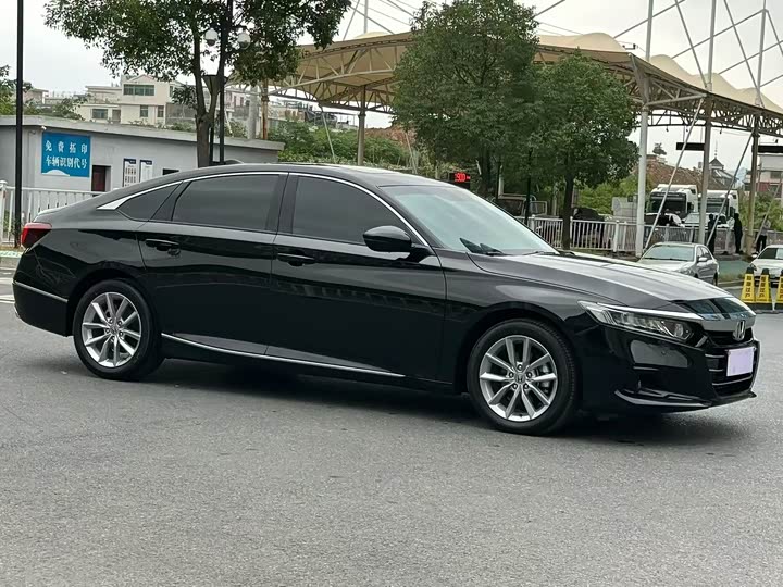 Фото 2 - Honda Accord