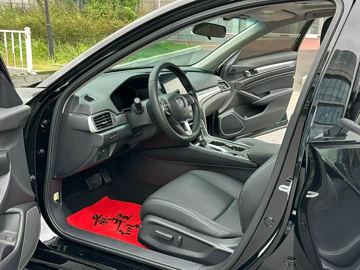 Фото 4 - Honda Accord