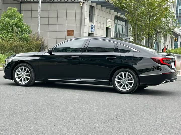 Фото 7 - Honda Accord