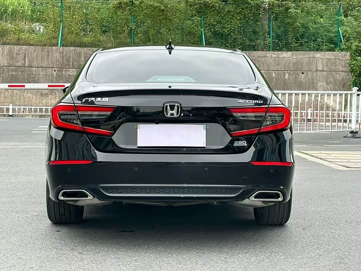 Фото 8 - Honda Accord
