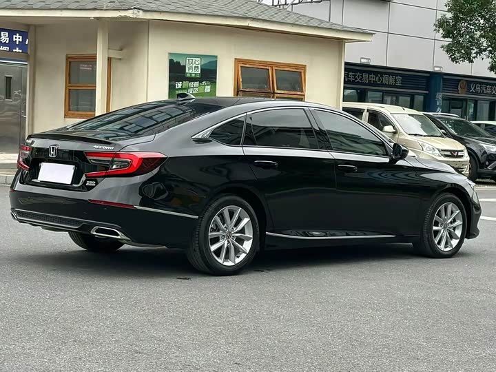 Фото 9 - Honda Accord