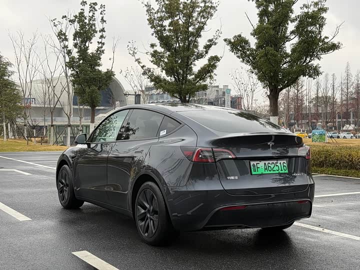 Фото 3 - Tesla Model Y