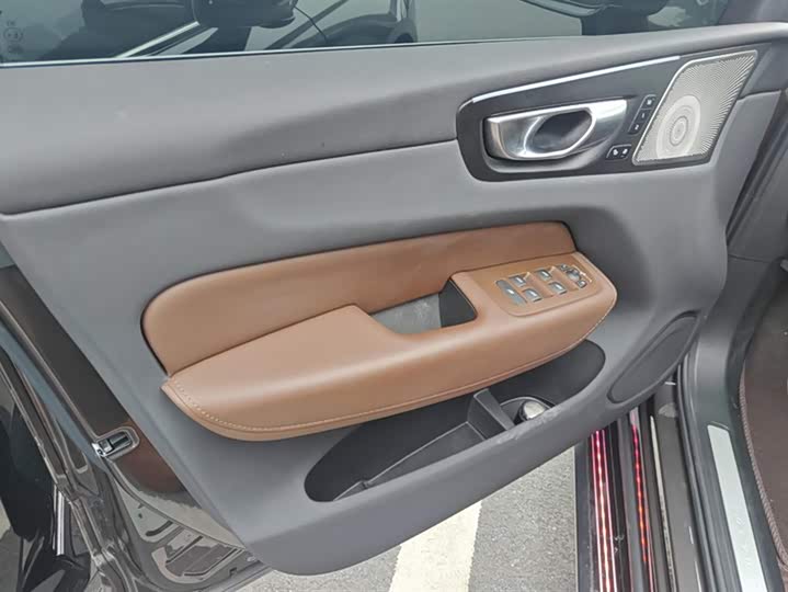 Фото 7 - Volvo XC60