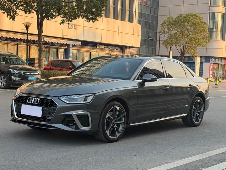 Фото 1 - Audi A4L