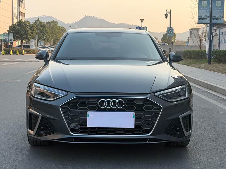 Фото 2 - Audi A4L