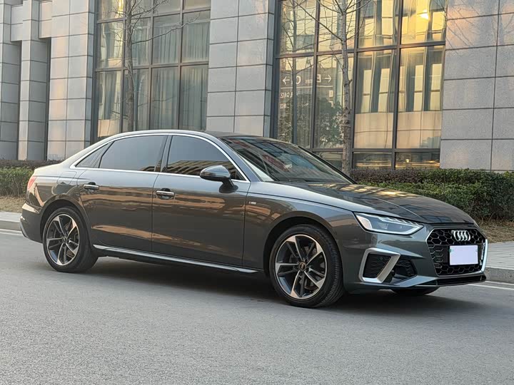 Фото 3 - Audi A4L