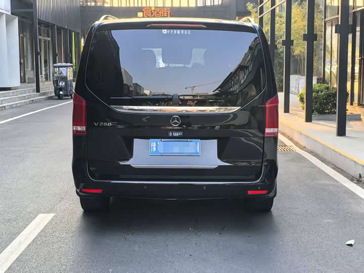 Фото 5 - Mercedes-Benz V-Class