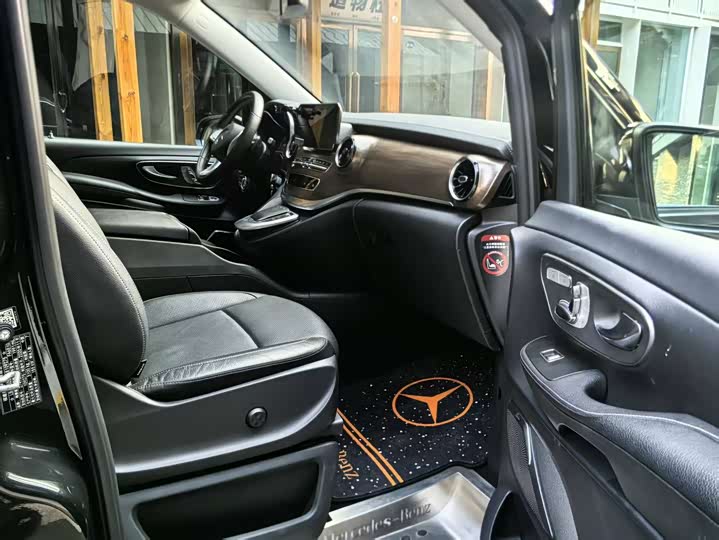 Фото 8 - Mercedes-Benz V-Class