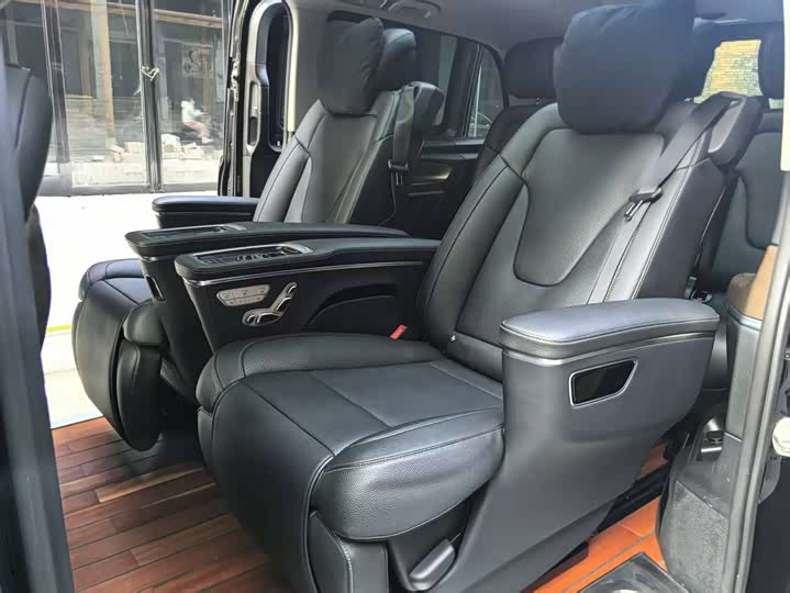 Фото 9 - Mercedes-Benz V-Class