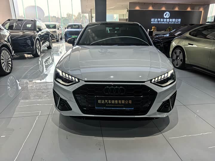 Фото 2 - Audi A4L