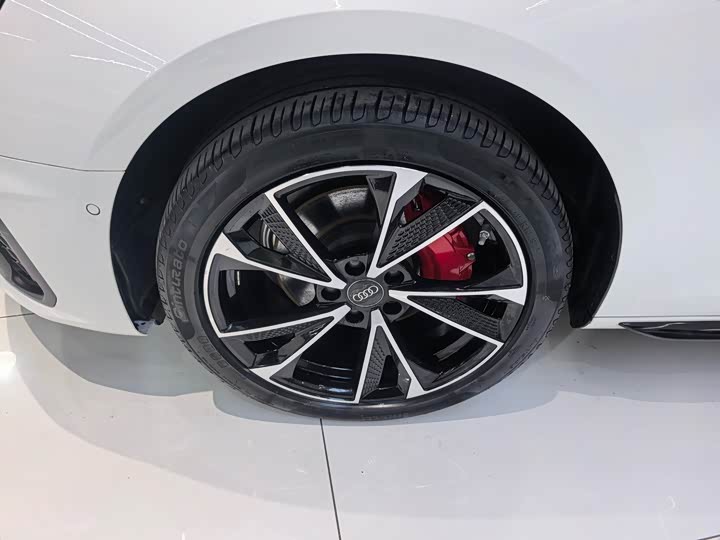 Фото 4 - Audi A4L