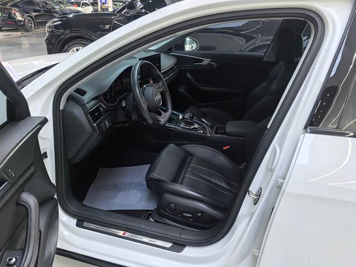 Фото 5 - Audi A4L