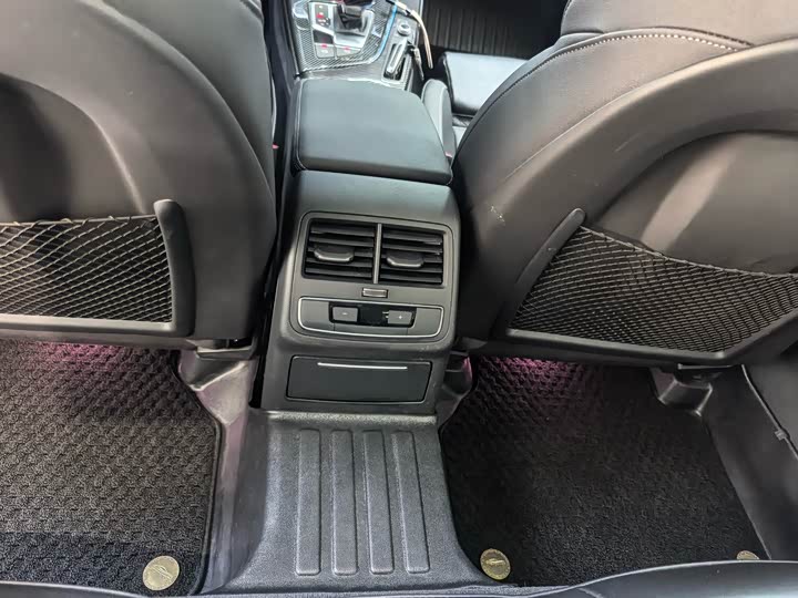 Фото 7 - Audi A4L