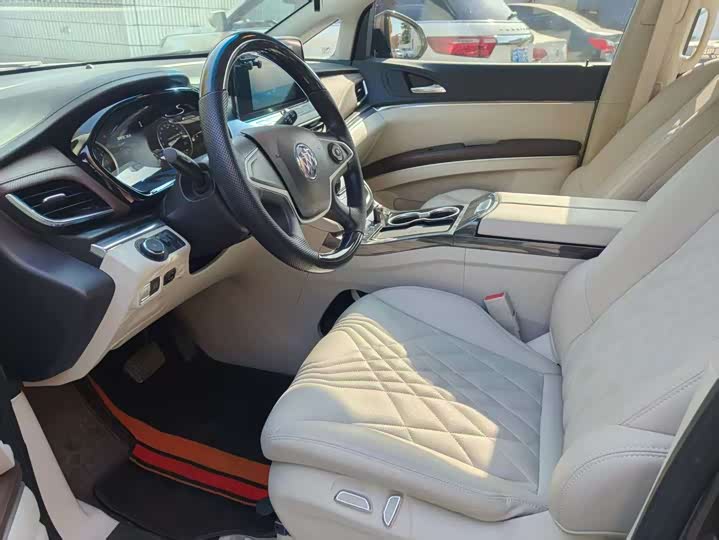 Фото 4 - Buick GL8 ES