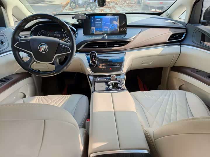 Фото 6 - Buick GL8 ES