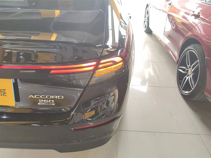 Фото 8 - Honda Accord