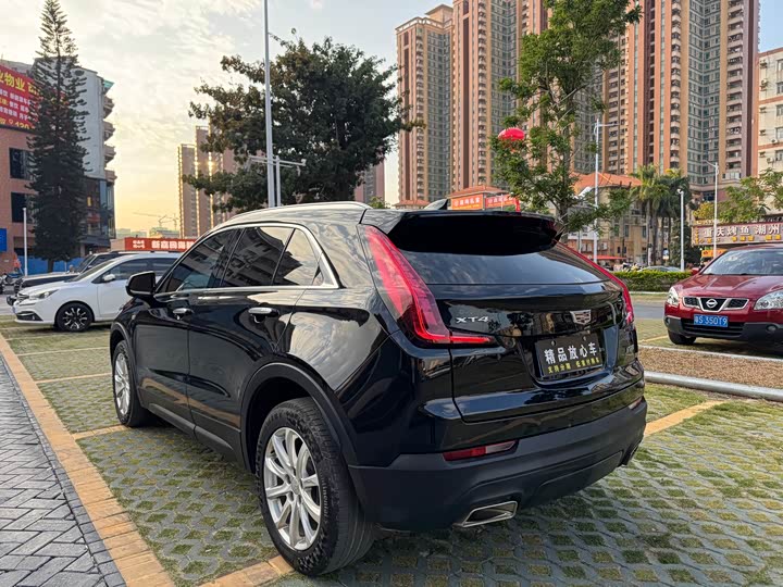 Фото 4 - Cadillac XT4