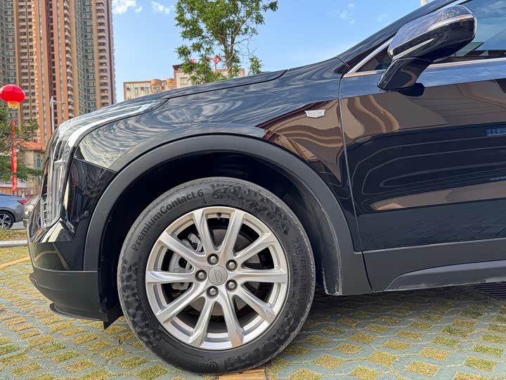 Фото 8 - Cadillac XT4