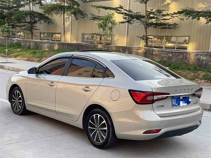 Фото 4 - Roewe i5