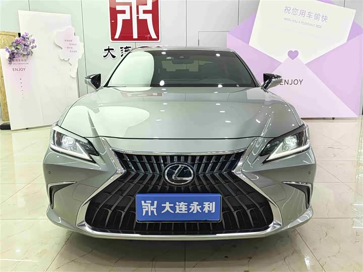 Фото 2 - Lexus ES