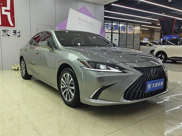 Фото 3 - Lexus ES