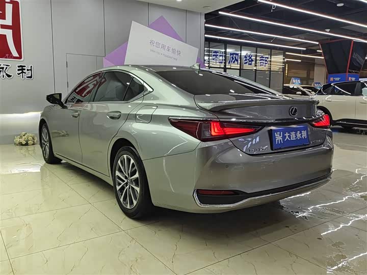 Фото 4 - Lexus ES