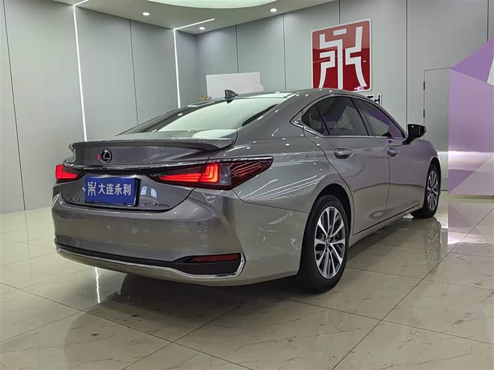 Фото 5 - Lexus ES