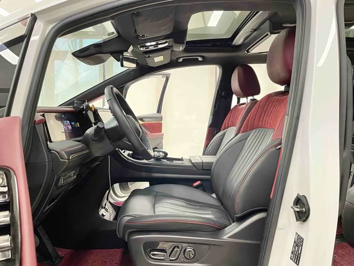 Фото 4 - GAC Trumpchi M8