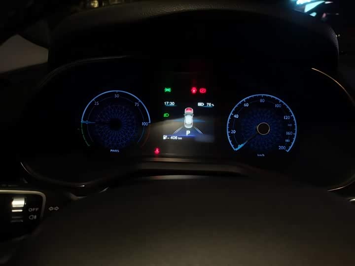 Фото 4 - Hongqi E-QM5