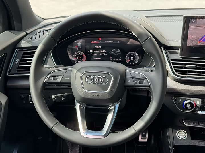 Фото 2 - Audi Q5L