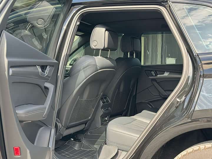 Фото 6 - Audi Q5L