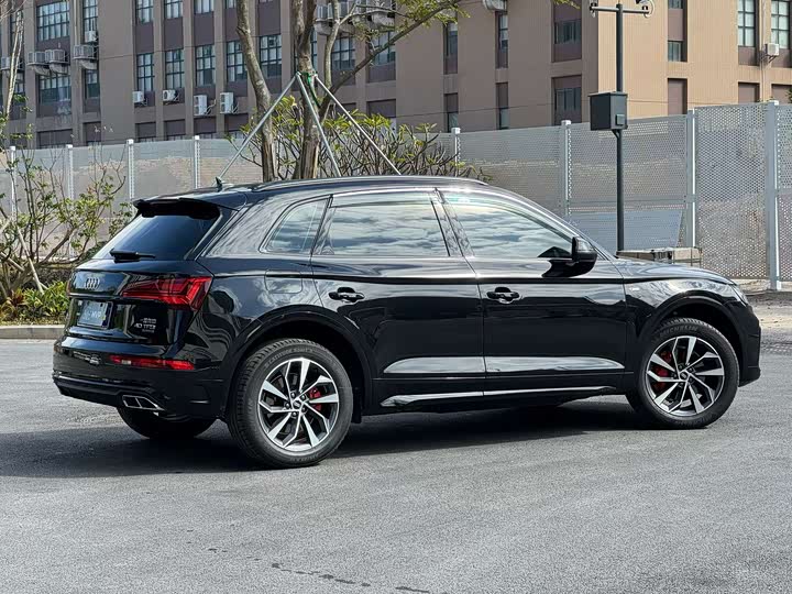 Фото 9 - Audi Q5L