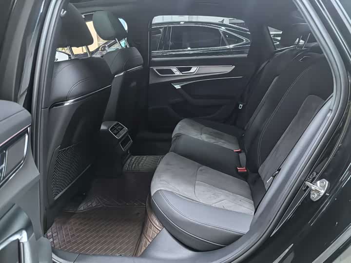Фото 7 - Audi A6L
