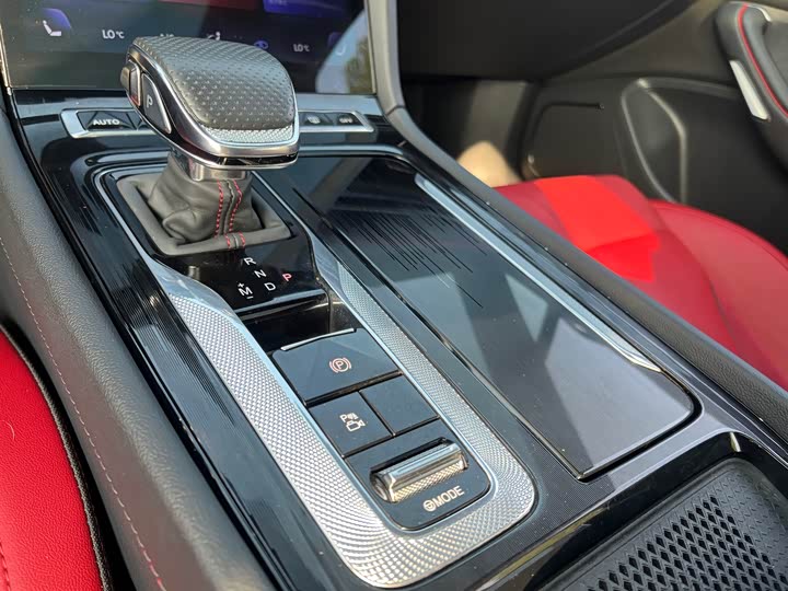 Фото 9 - Hongqi H6