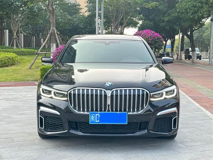 Фото 2 - BMW 7 Series