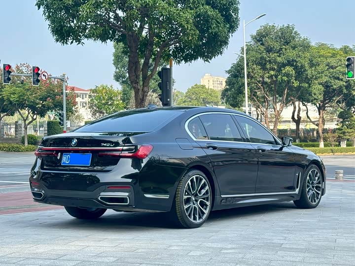 Фото 4 - BMW 7 Series