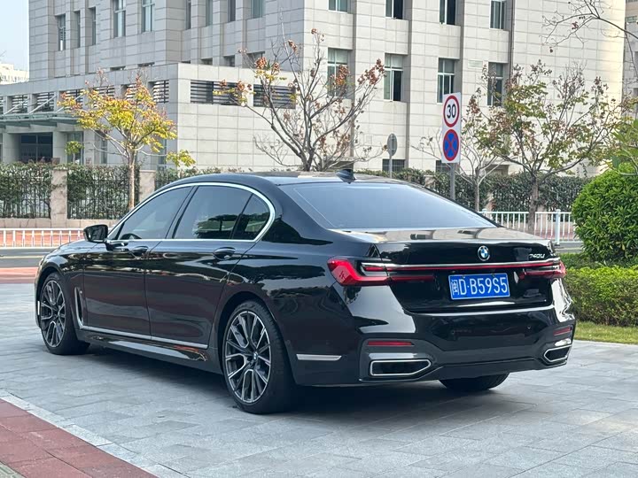 Фото 6 - BMW 7 Series