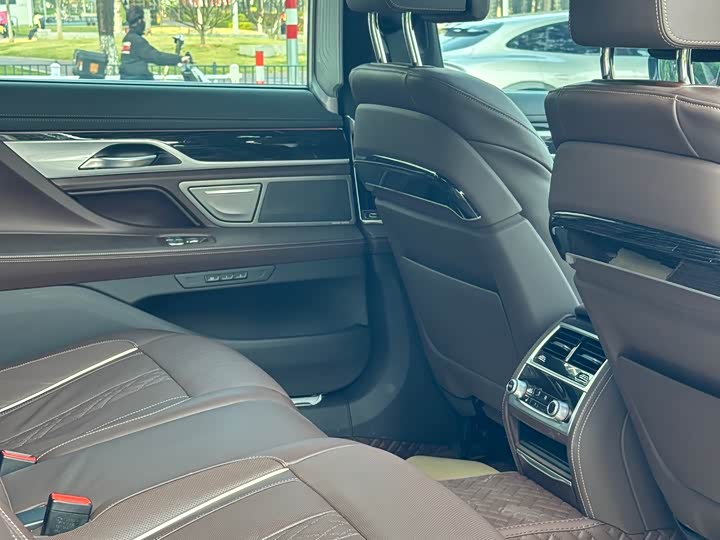 Фото 7 - BMW 7 Series