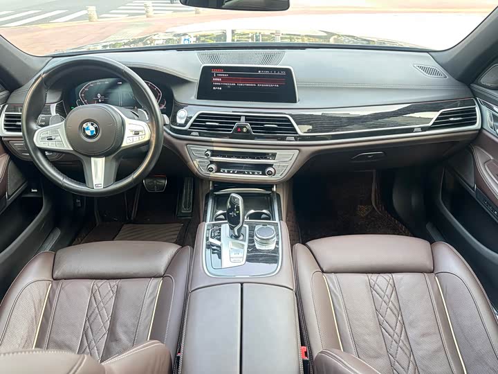 Фото 8 - BMW 7 Series